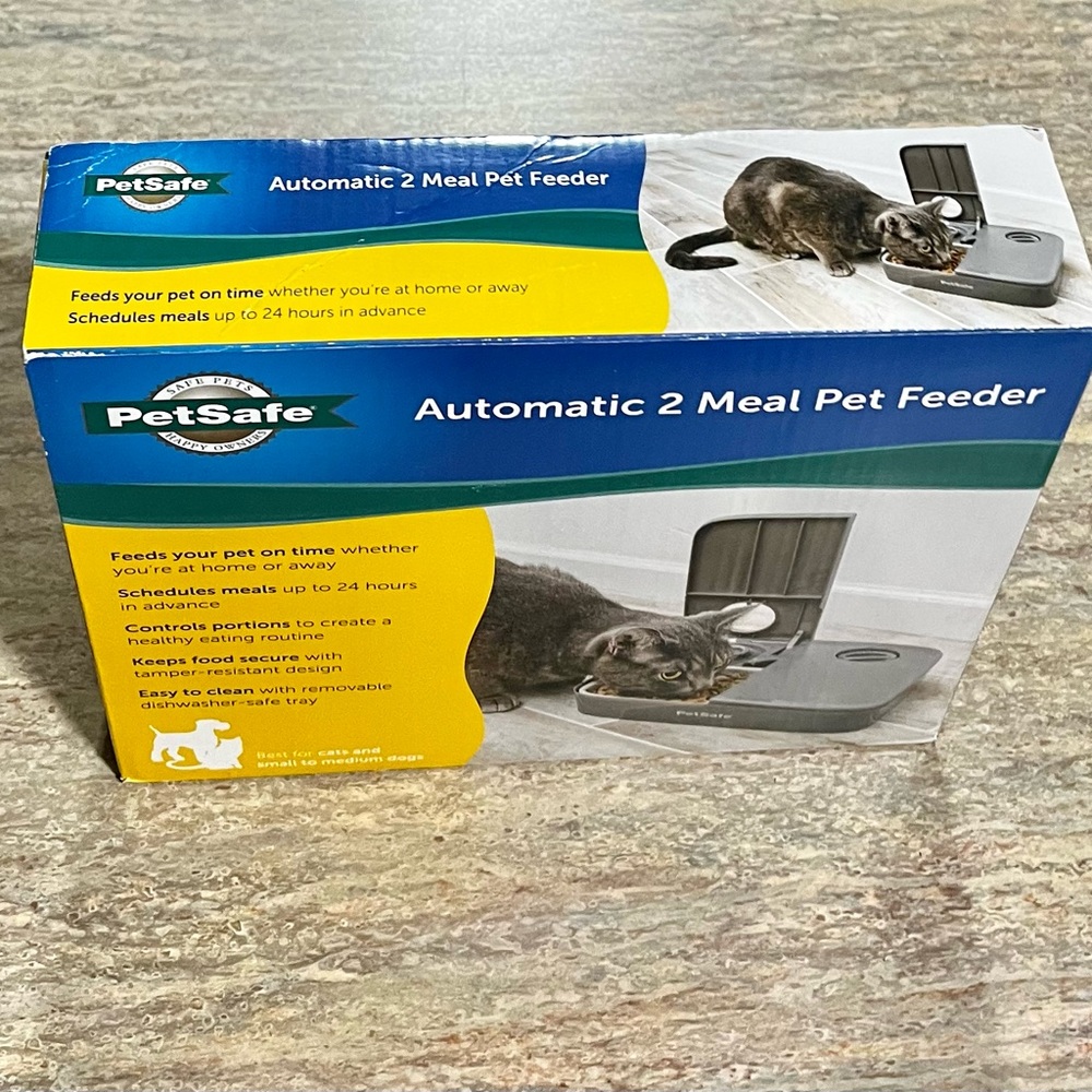 NIB Petsafe Automatic 2 meal pet feeder